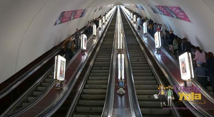 Arsenalna Metro İstasyonu